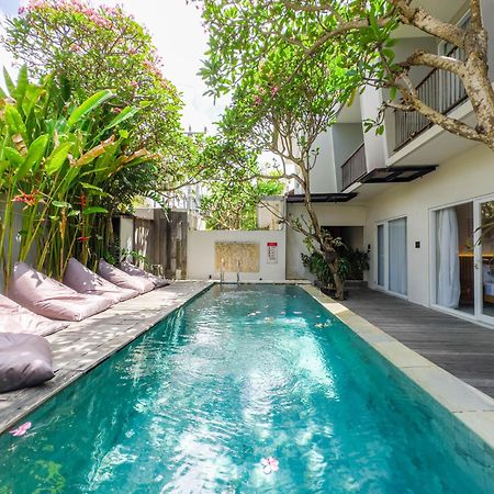 Hola Seminyak Otel Dış mekan fotoğraf