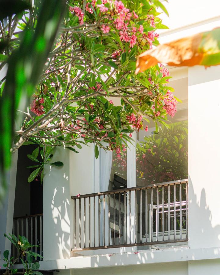 Hola Seminyak Otel Dış mekan fotoğraf
