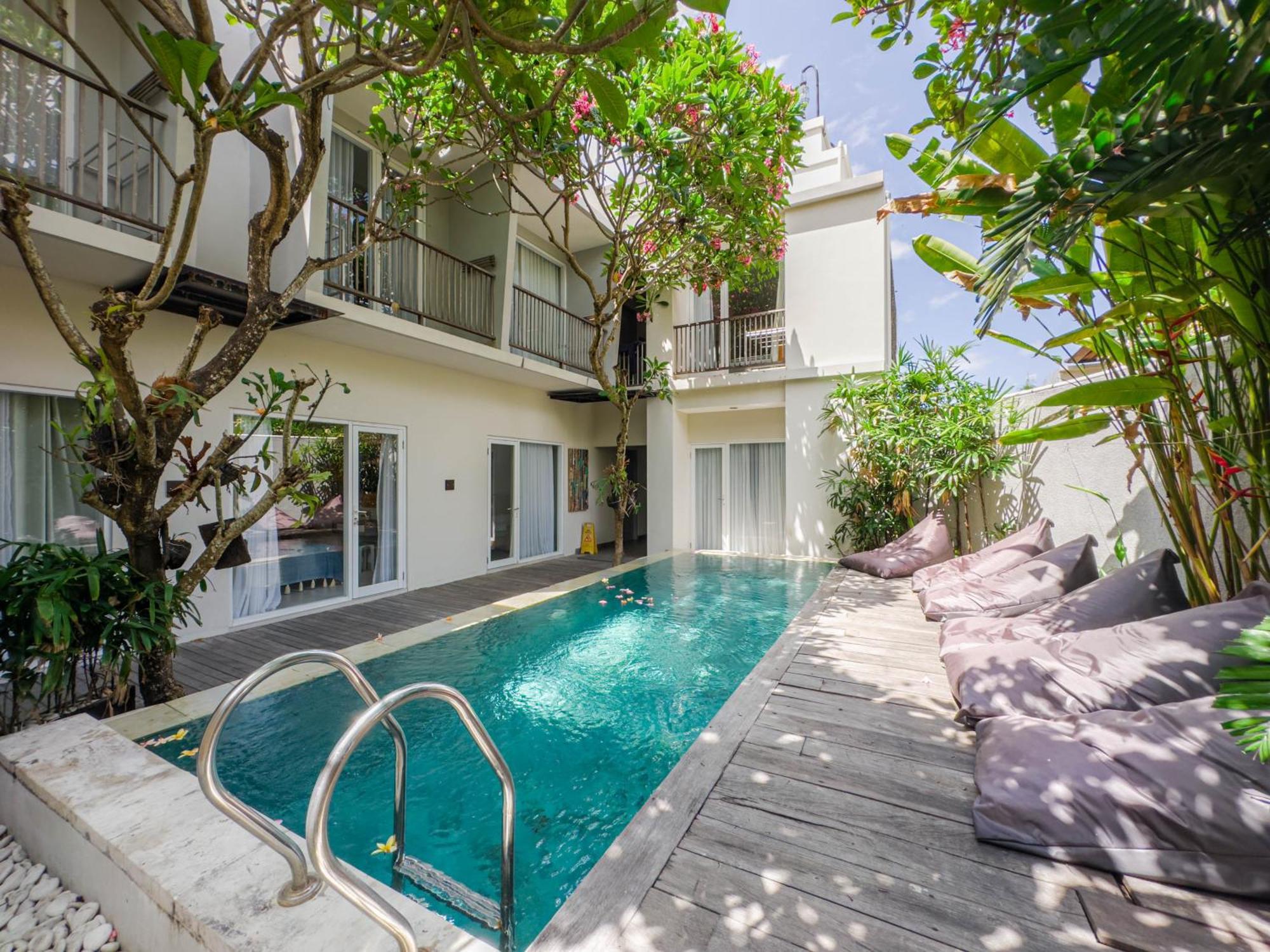 Hola Seminyak Otel Dış mekan fotoğraf
